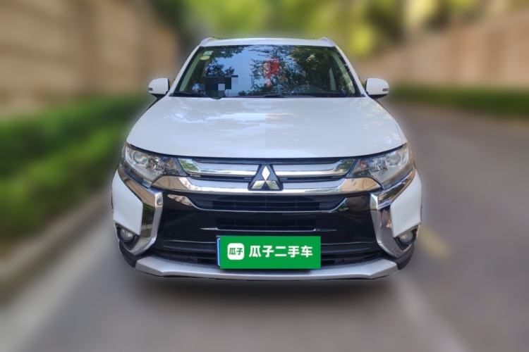Used Mitsubishi Outlander 2018 2.0L Two-Wheel Drive Glory Edition 5 Seats Front