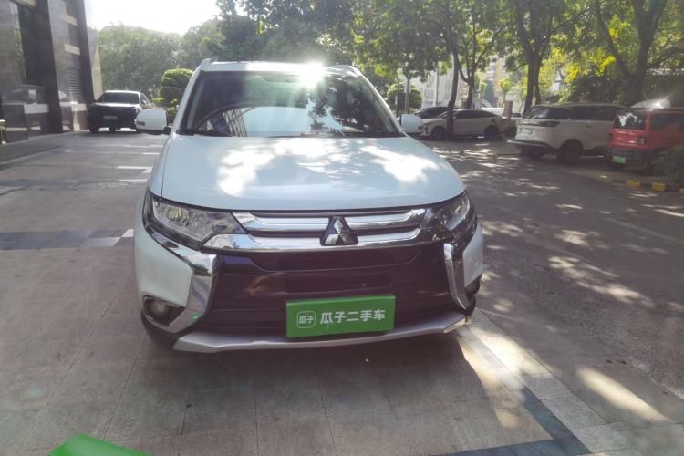 Used Mitsubishi Outlander 2018 2.0L Two-Wheel-Drive Jiale Edition 7-Seater Front