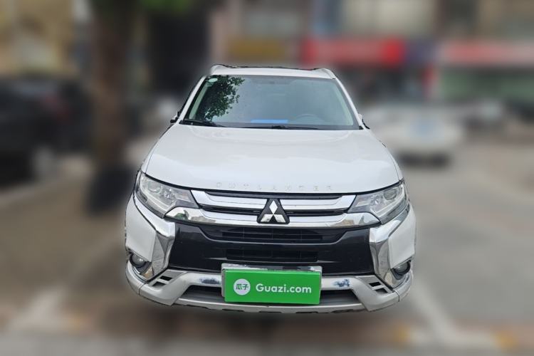 Used Mitsubishi Outlander 2018 2.0L Two-Wheel Drive Glory Edition 5 Seats Front
