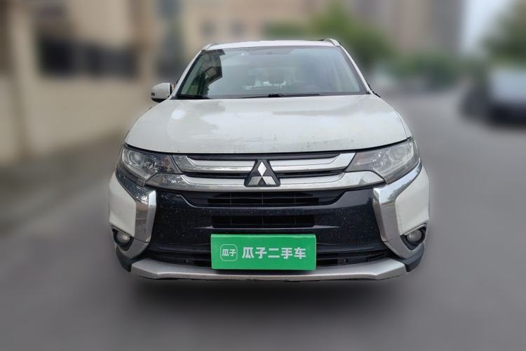 Used Mitsubishi Outlander 2018 2.0L Two-Wheel-Drive Jiale Edition 7-Seater Front