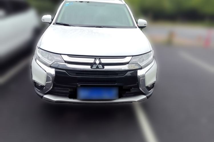 Used Mitsubishi Outlander 2018 2.0L Two-Wheel Drive Glory Edition 5 Seats Front