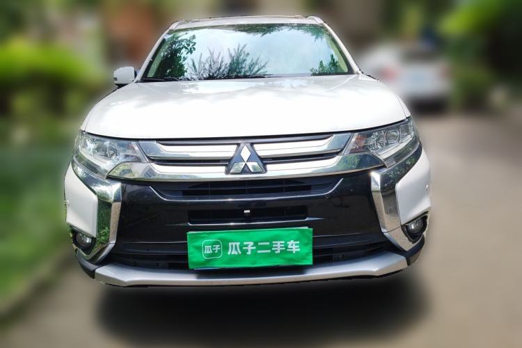 Used Mitsubishi Outlander 2018 2.4L 4x4 Luxury Edition 7-Seater Front
