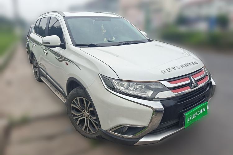 Used Mitsubishi Outlander 2018 2.0L Two-Wheel-Drive Jiale Edition 7-Seater Front Right 45 Deg