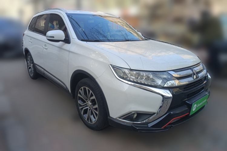 Used Mitsubishi Outlander 2018 2.0L Two-Wheel Drive Glory Edition 5 Seats Front Right 45 Deg
