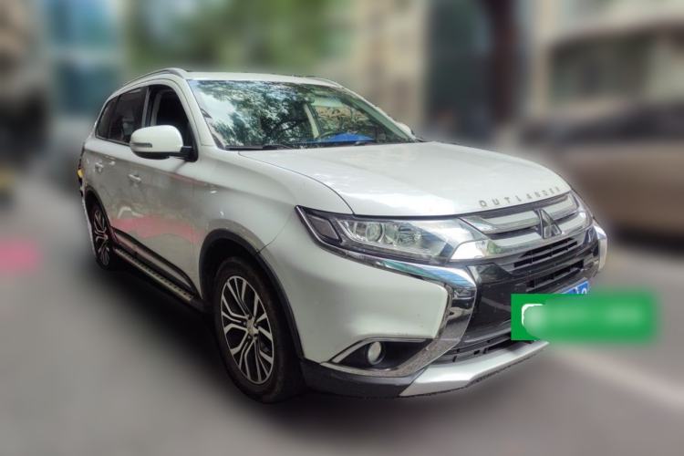 Used Mitsubishi Outlander 2018 2.0L Two-Wheel-Drive Jiale Edition 7-Seater Front Right 45 Deg