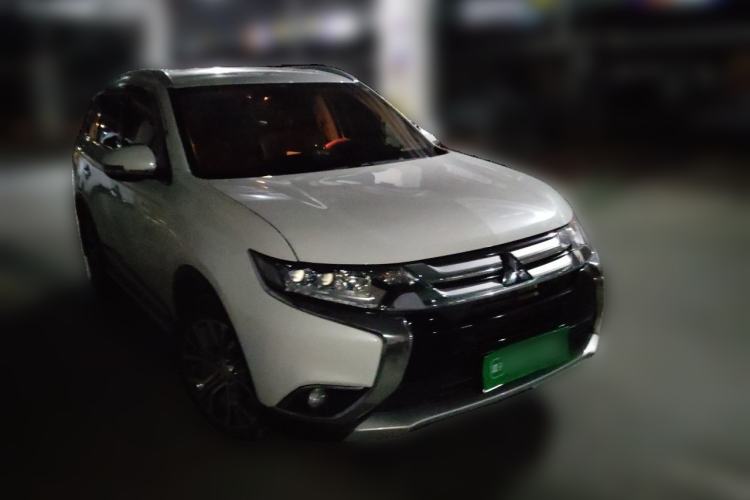Used Mitsubishi Outlander 2018 2.4L 4x4 Elite Edition 5 Seats Front Right 45 Deg