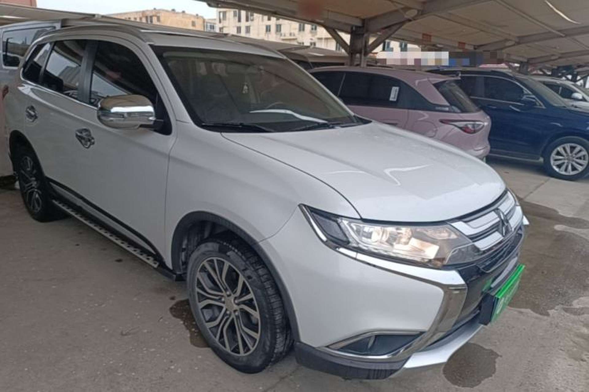 Used Mitsubishi Outlander 2018 2.0L Two-Wheel Drive Glory Edition 5 Seats Front Right 45 Deg