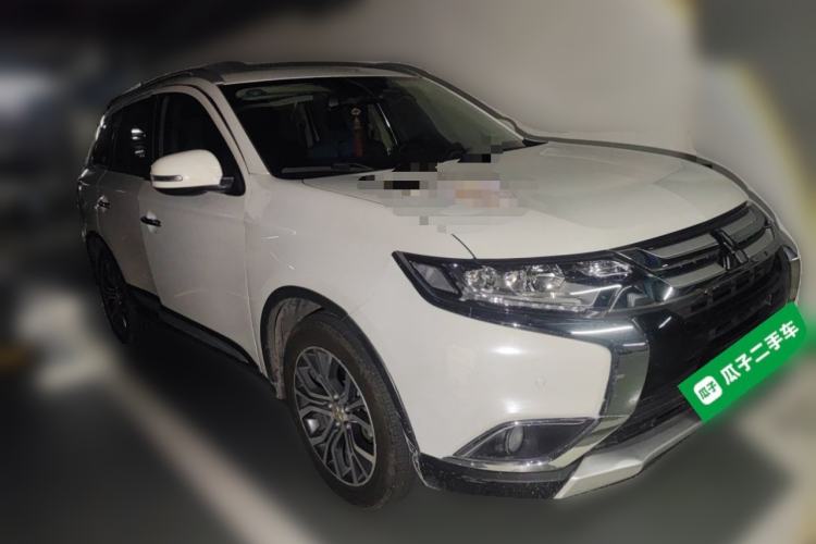 Used Mitsubishi Outlander 2018 2.4L 4x4 Elite Edition 5 Seats Front Right 45 Deg