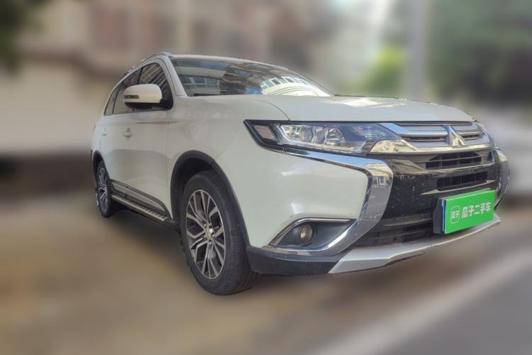 Used Mitsubishi Outlander 2018 2.0L Two-Wheel-Drive Jiale Edition 7-Seater Front Right 45 Deg