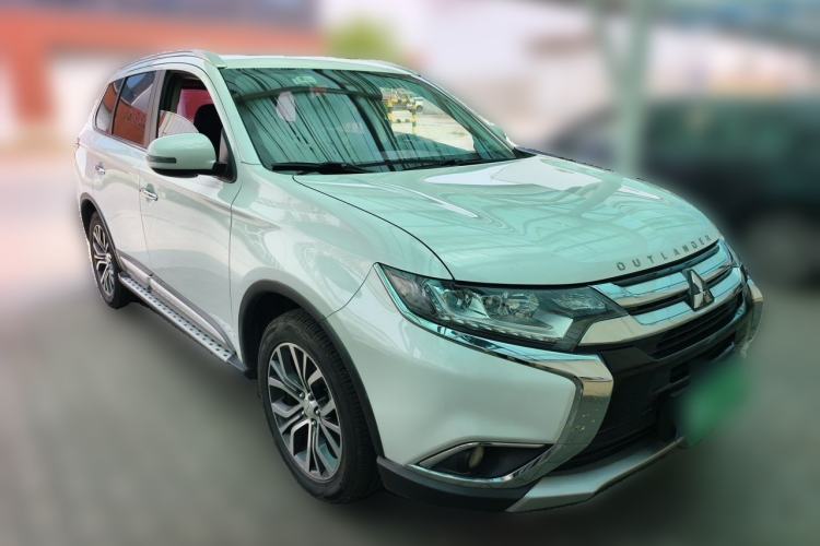 Used Mitsubishi Outlander 2018 2.4L 4x4 Elite Edition 5 Seats Front Right 45 Deg