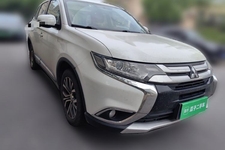 Used Mitsubishi Outlander 2018 2.0L Two-Wheel-Drive Jiale Edition 7-Seater Front Right 45 Deg