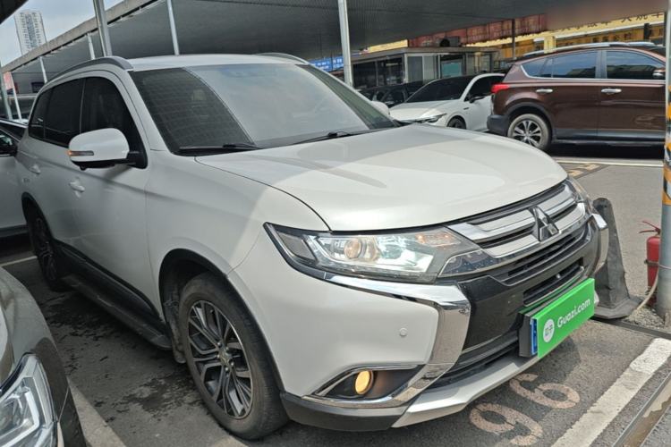 Used Mitsubishi Outlander 2018 2.0L Two-Wheel-Drive Jiale Edition 7-Seater Front Right 45 Deg