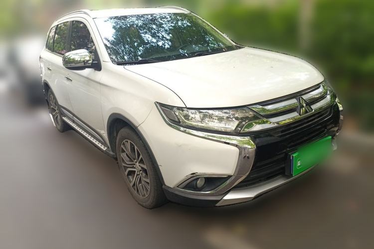 Used Mitsubishi Outlander 2018 2.4L 4x4 Elite Edition 5 Seats Front Right 45 Deg