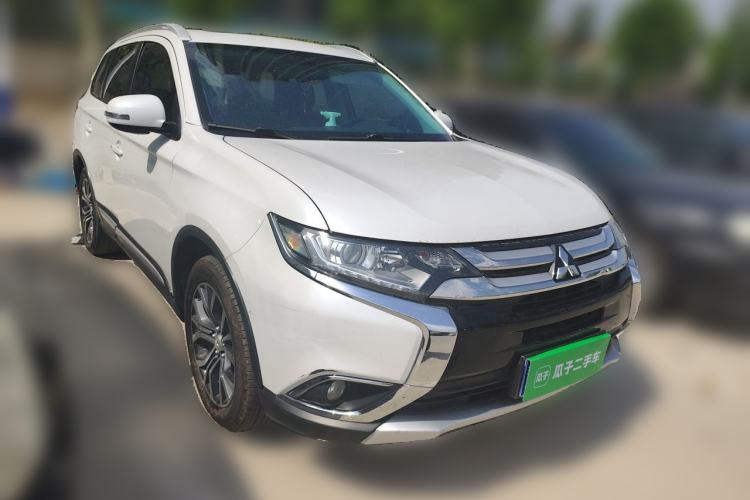 Used Mitsubishi Outlander 2018 2.0L Two-Wheel-Drive Jiale Edition 7-Seater Front Right 45 Deg