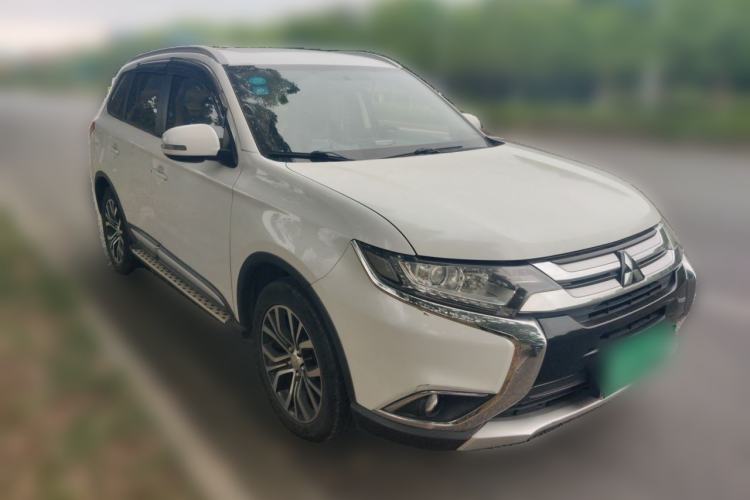 Used Mitsubishi Outlander 2018 2.0L Two-Wheel-Drive Jiale Edition 7-Seater Front Right 45 Deg