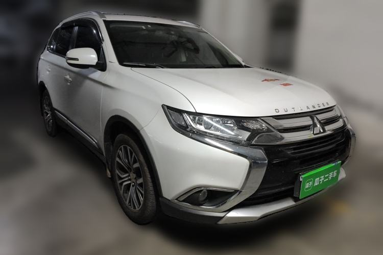 Used Mitsubishi Outlander 2018 2.0L Two-Wheel-Drive Jiale Edition 7-Seater Front Right 45 Deg