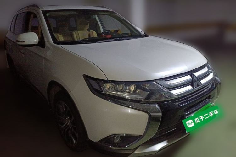 Used Mitsubishi Outlander 2018 2.4L 4x4 Elite Edition 5 Seats Front Right 45 Deg