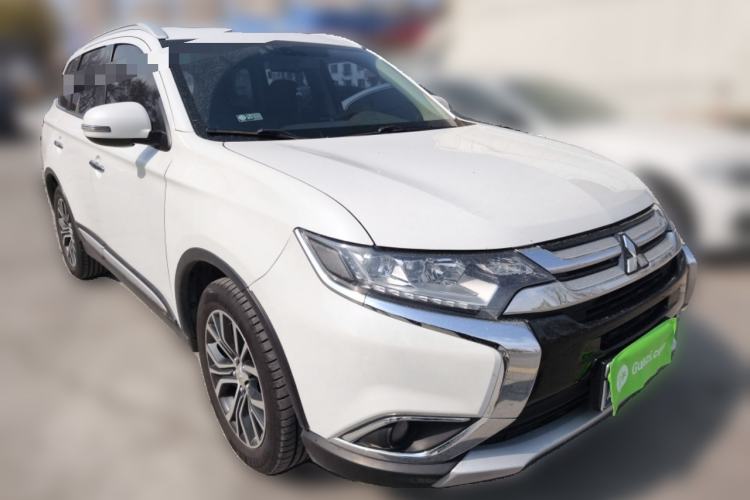 Used Mitsubishi Outlander 2018 2.4L 4x4 Elite Edition 5 Seats Front Right 45 Deg