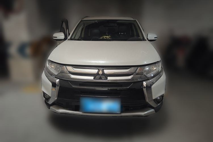 Used Mitsubishi Outlander 2018 2.0L Two-Wheel Drive Glory Edition 5 Seats Front