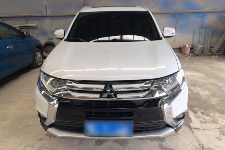 Used Mitsubishi Outlander 2018 2.0L Two-Wheel Drive Glory Edition 5 Seats Front