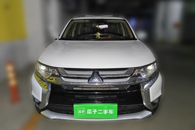 Used Mitsubishi Outlander 2018 2.0L Two-Wheel Drive Glory Edition 5 Seats Front