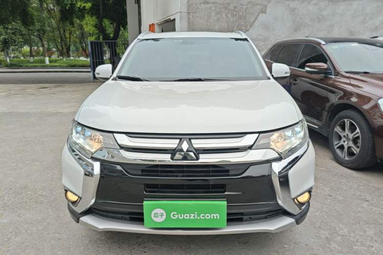 Used Mitsubishi Outlander 2018 2.4L 4x4 Elite Edition 5 Seats Front