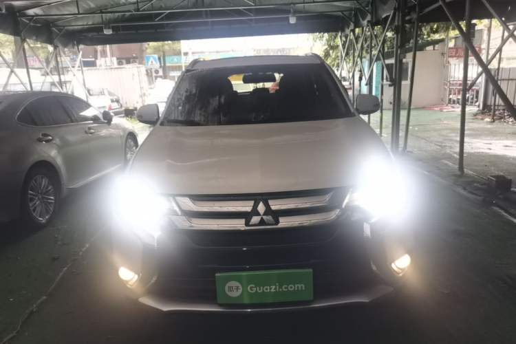 Used Mitsubishi Outlander 2018 2.0L Two-Wheel Drive Glory Edition 5 Seats Front