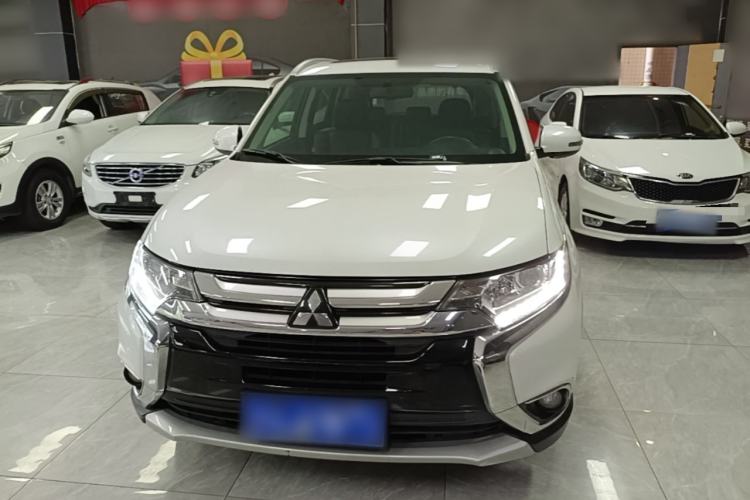 Used Mitsubishi Outlander 2018 2.0L Two-Wheel Drive Glory Edition 5 Seats Front