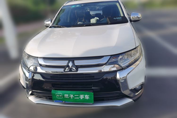 Used Mitsubishi Outlander 2018 2.4L 4x4 Luxury Edition 7-Seater Front