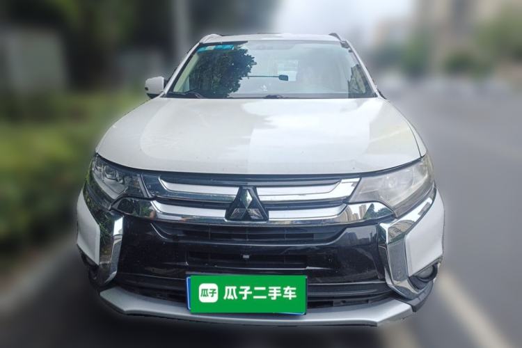 Used Mitsubishi Outlander 2018 2.4L 4x4 Luxury Edition 7-Seater Front