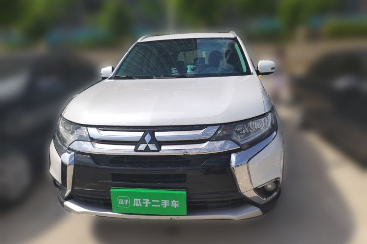 Used Mitsubishi Outlander 2018 2.0L Two-Wheel-Drive Jiale Edition 7-Seater Front
