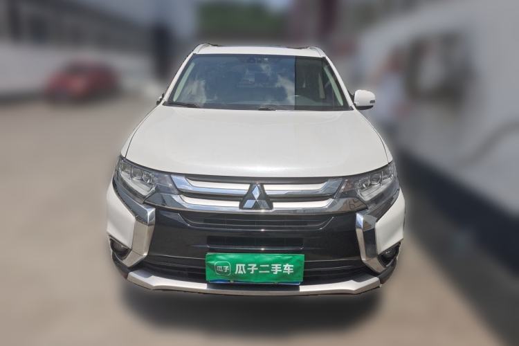 Used Mitsubishi Outlander 2018 2.4L 4x4 Luxury Edition 7-Seater Front