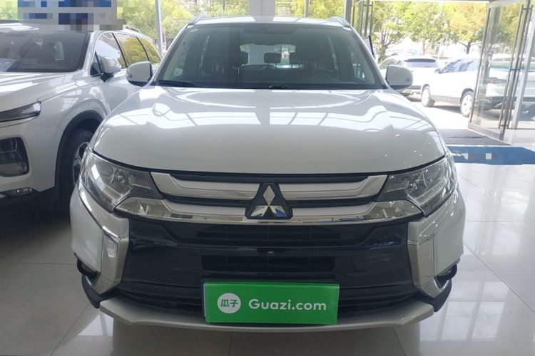 Used Mitsubishi Outlander 2018 2.0L Two-Wheel-Drive Jiale Edition 7-Seater Front