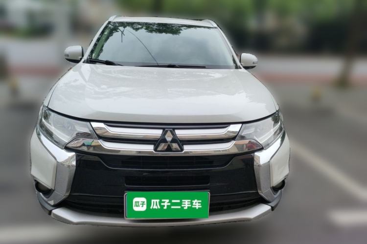 Used Mitsubishi Outlander 2018 2.4L 4x4 Luxury Edition 7-Seater Front