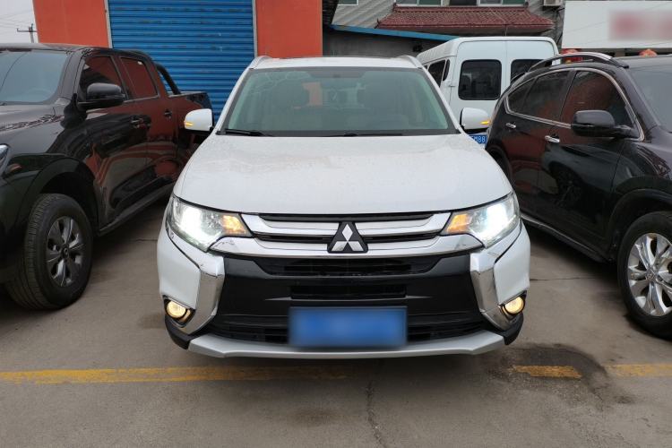 Used Mitsubishi Outlander 2018 2.0L Two-Wheel Drive Glory Edition 5 Seats Front