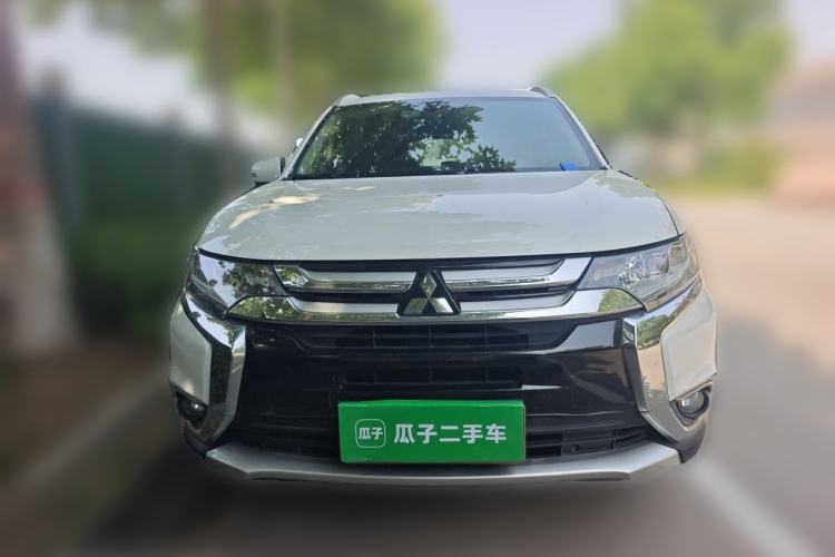 Used Mitsubishi Outlander 2018 2.4L 4x4 Luxury Edition 7-Seater Front