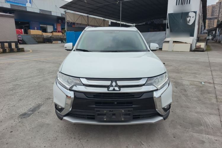 Used Mitsubishi Outlander 2018 2.0L Two-Wheel Drive Glory Edition 5 Seats Front