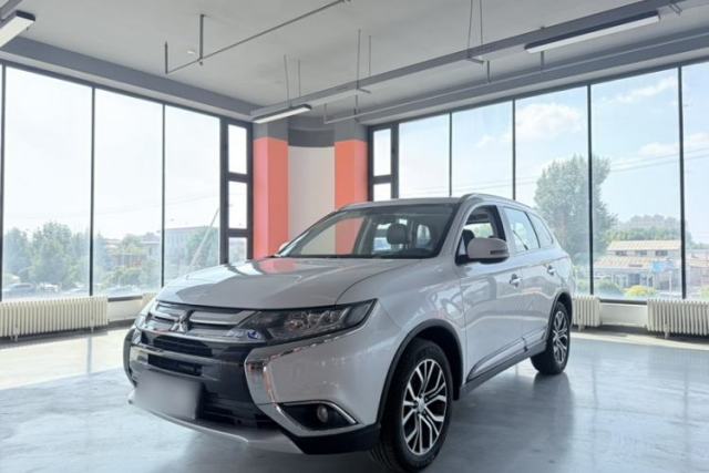Ojetý Mitsubishi Outlander 2018 2.4L 4x4 Elite Edition 5 Seats