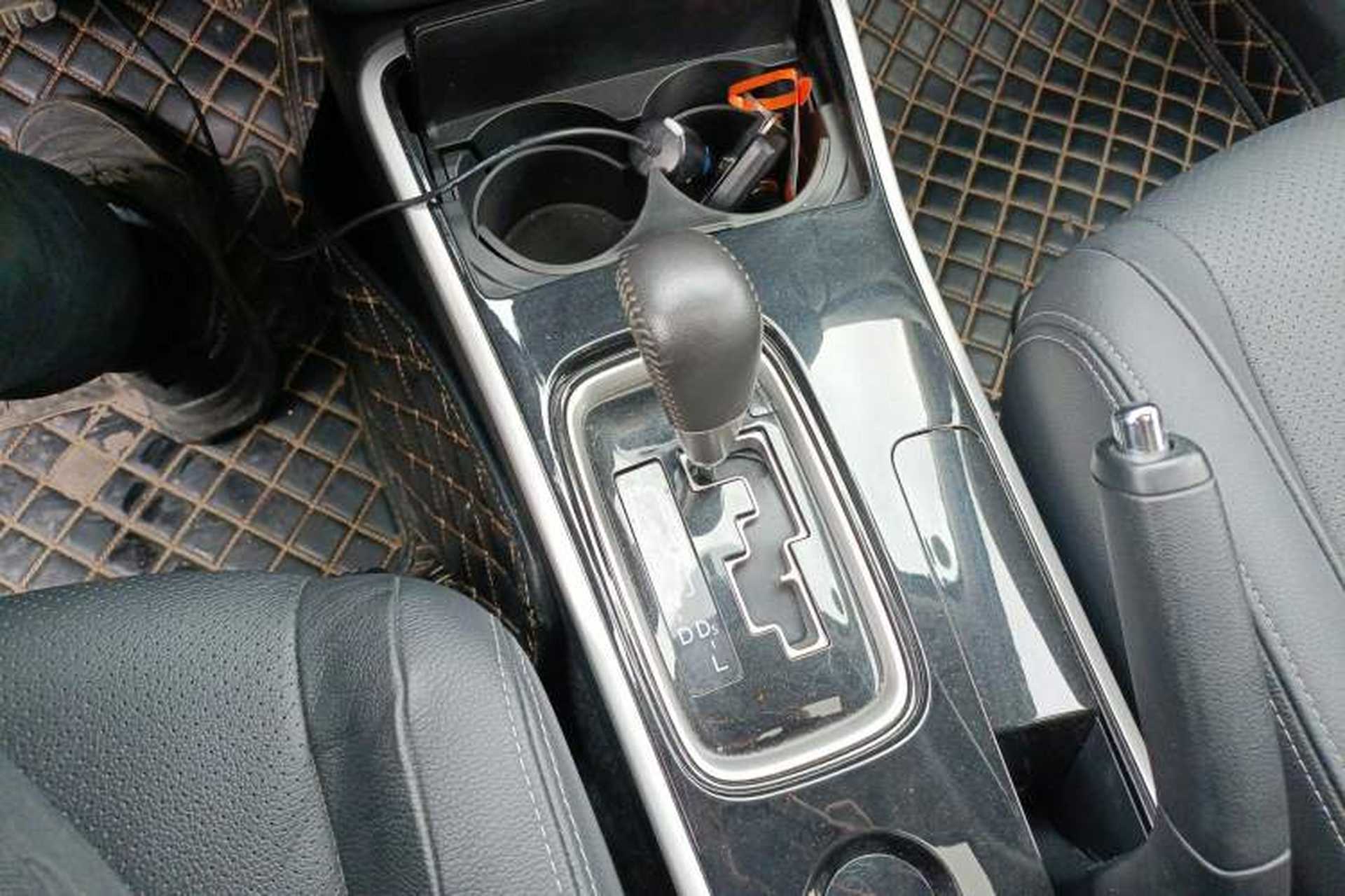 Used Mitsubishi Outlander 2018 2.0L Two-Wheel Drive Glory Edition 5 Seats Gear Lever