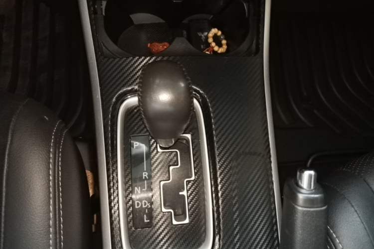 Used Mitsubishi Outlander 2018 2.0L Two-Wheel Drive Glory Edition 5 Seats Gear Lever