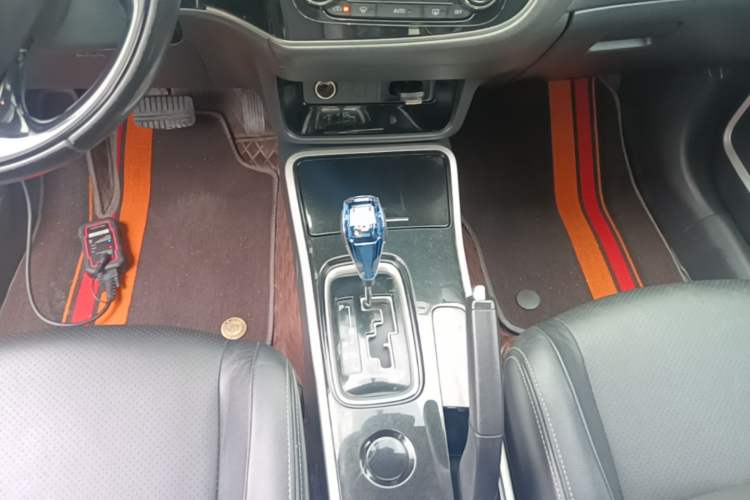 Used Mitsubishi Outlander 2018 2.0L Two-Wheel Drive Glory Edition 5 Seats Gear Lever