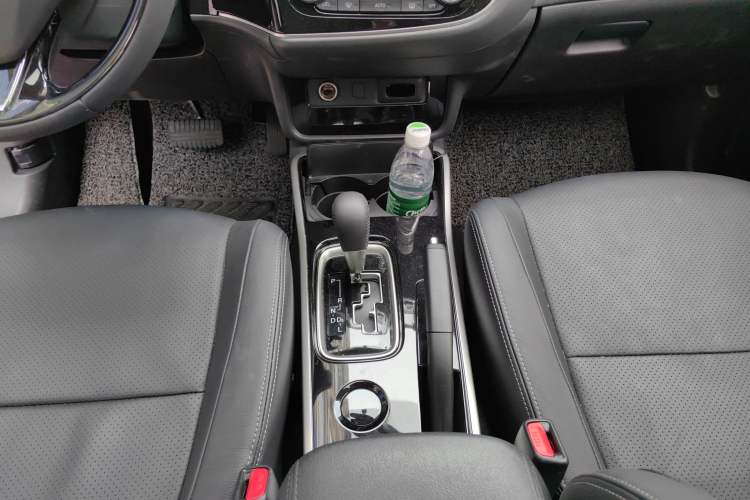 Used Mitsubishi Outlander 2018 2.0L Two-Wheel Drive Glory Edition 5 Seats Gear Lever