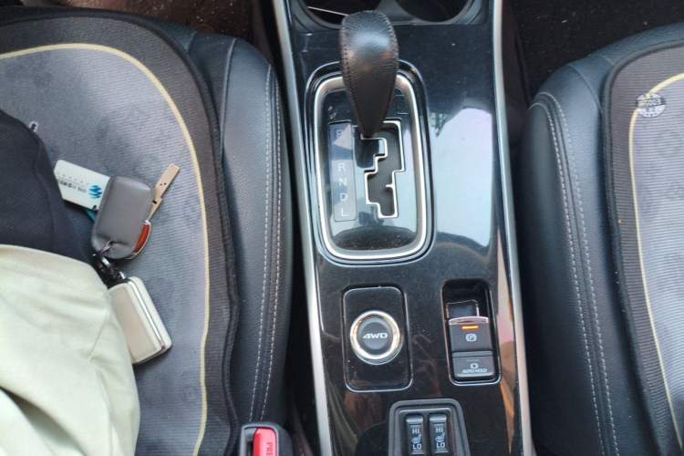 Used Mitsubishi Outlander 2018 2.4L 4x4 Elite Edition 5 Seats Gear Lever