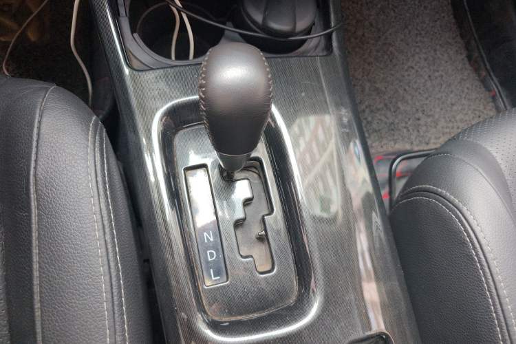 Used Mitsubishi Outlander 2018 2.4L 4x4 Elite Edition 5 Seats Gear Lever