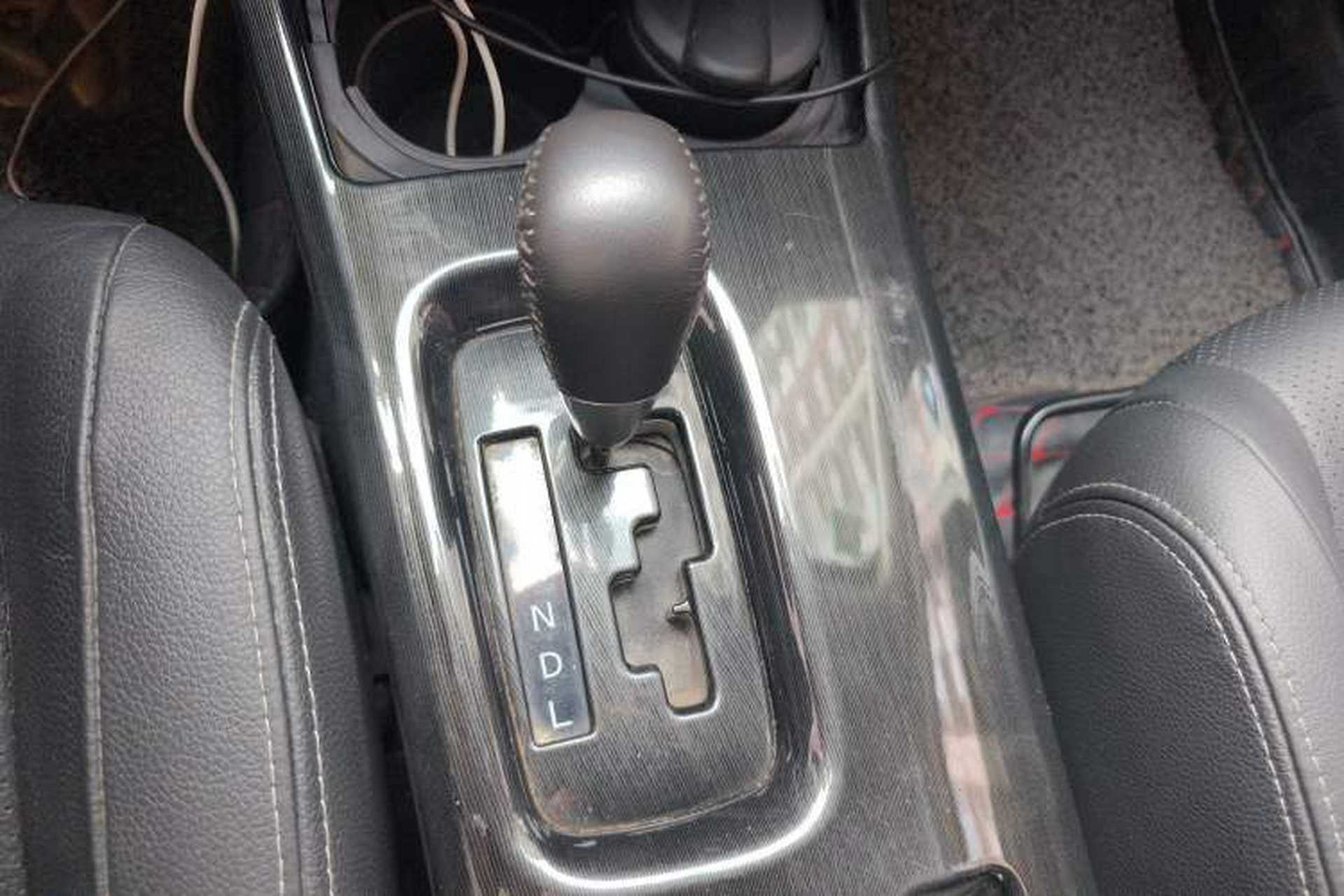Used Mitsubishi Outlander 2018 2.4L 4x4 Elite Edition 5 Seats Gear Lever