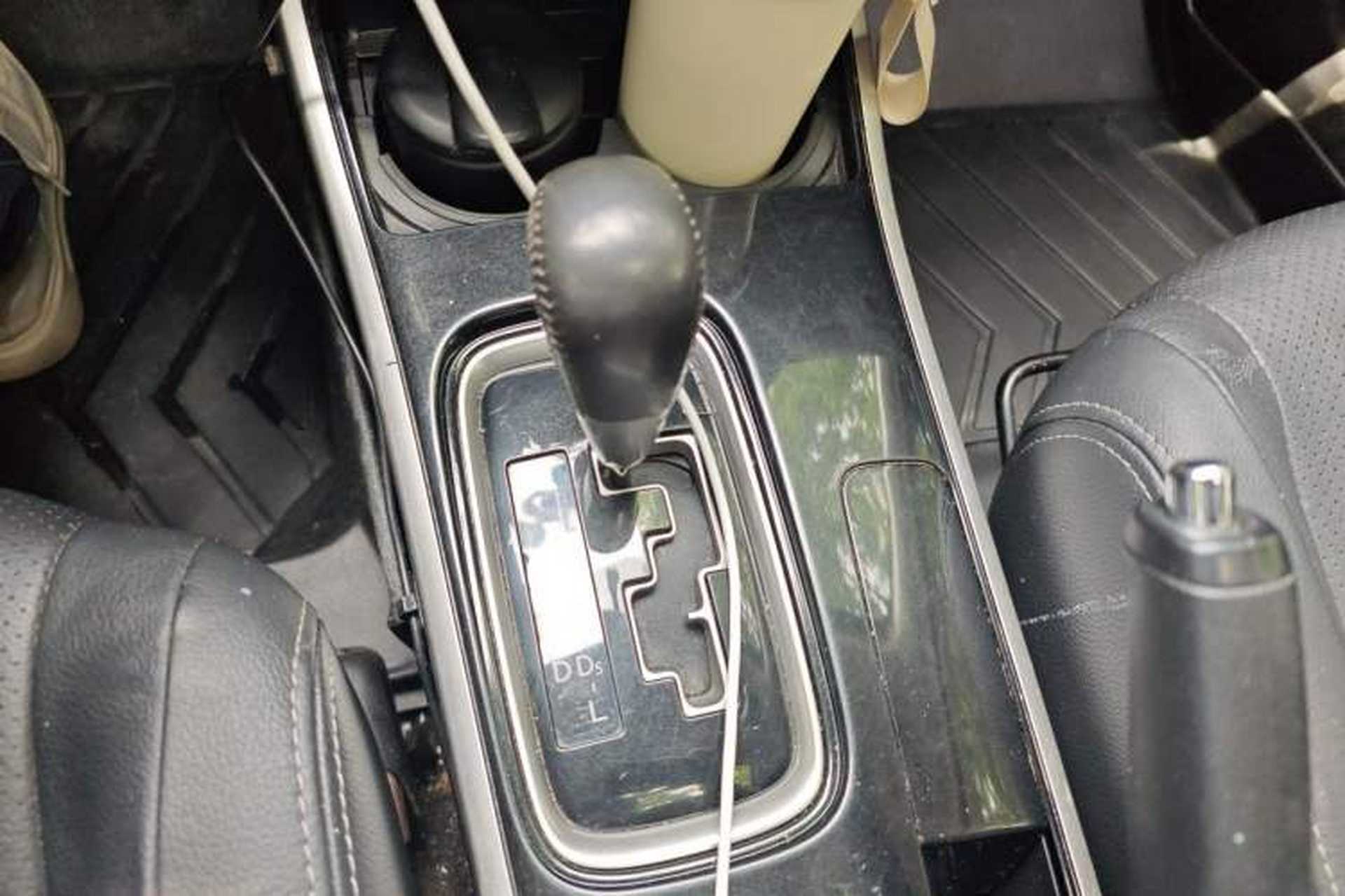 Used Mitsubishi Outlander 2018 2.0L Two-Wheel Drive Glory Edition 5 Seats Gear Lever