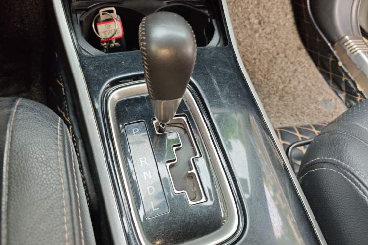 Used Mitsubishi Outlander 2018 2.4L 4x4 Elite Edition 5 Seats Gear Lever