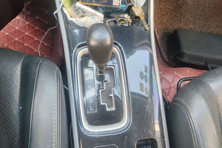 Used Mitsubishi Outlander 2018 2.4L 4x4 Elite Edition 5 Seats Gear Lever