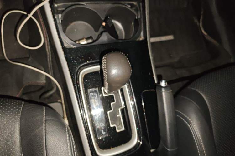 Used Mitsubishi Outlander 2018 2.0L Two-Wheel Drive Glory Edition 5 Seats Gear Lever