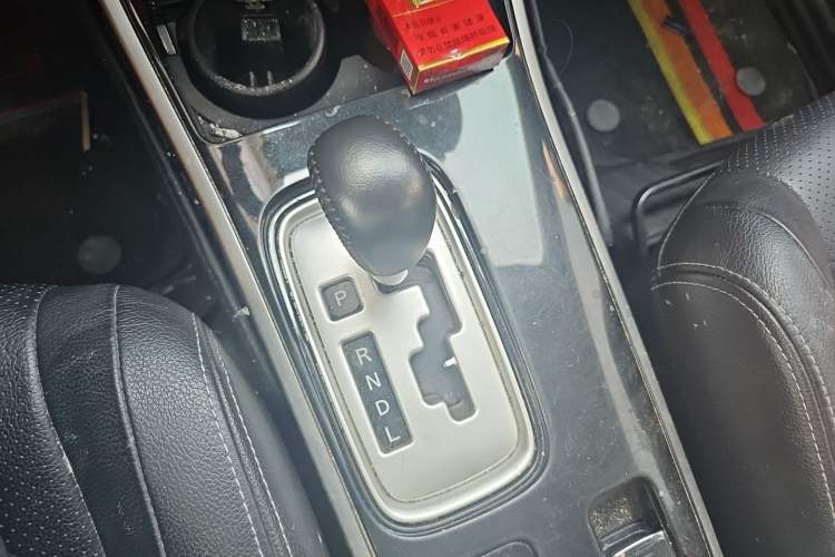 Used Mitsubishi Outlander 2018 2.4L 4x4 Luxury Edition 7-Seater Gear Lever
